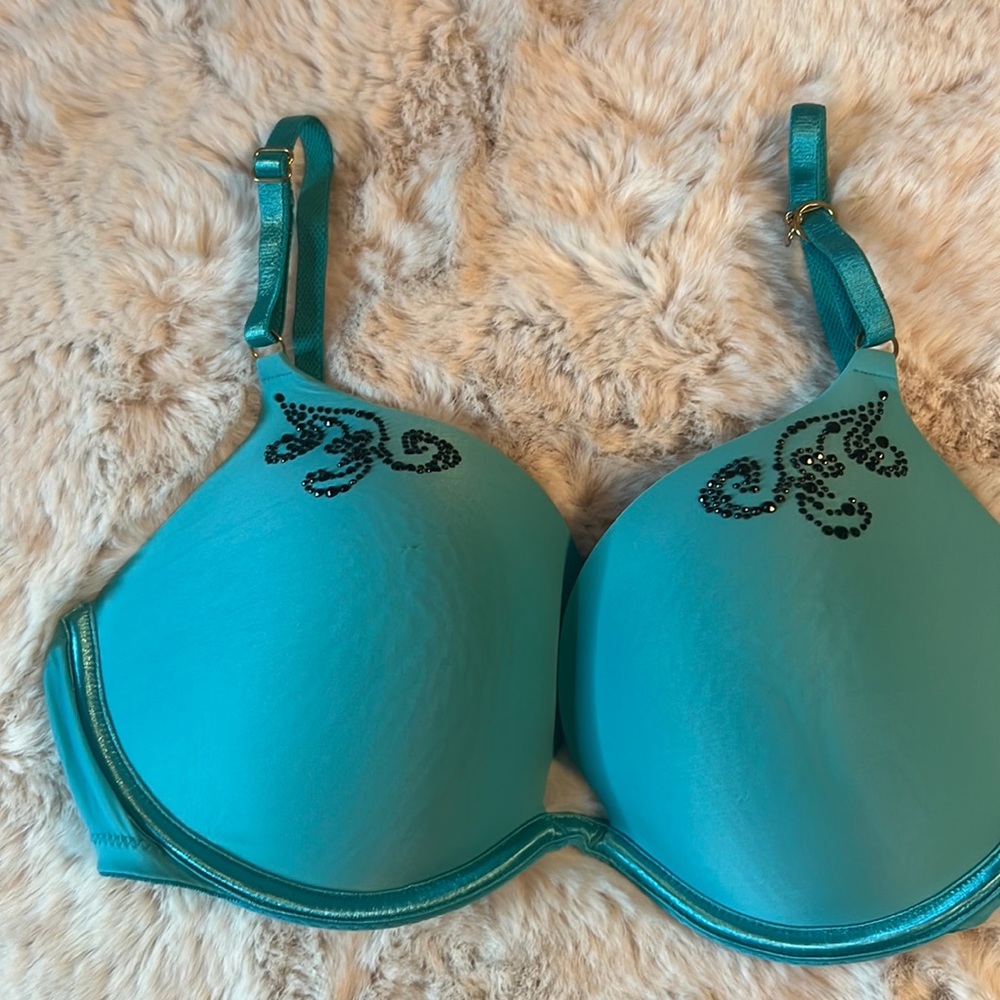 Victoria Secret "Pre Owned" Very Sexy bra with black rhinestones 34D (Turquoise)